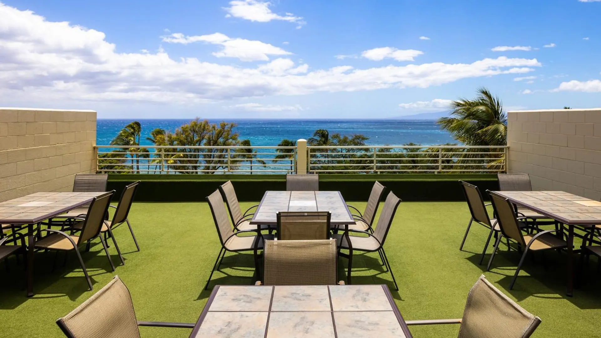 Stunning Ocean View 2 Bedroom Steps From Beach Kihei Holiday home