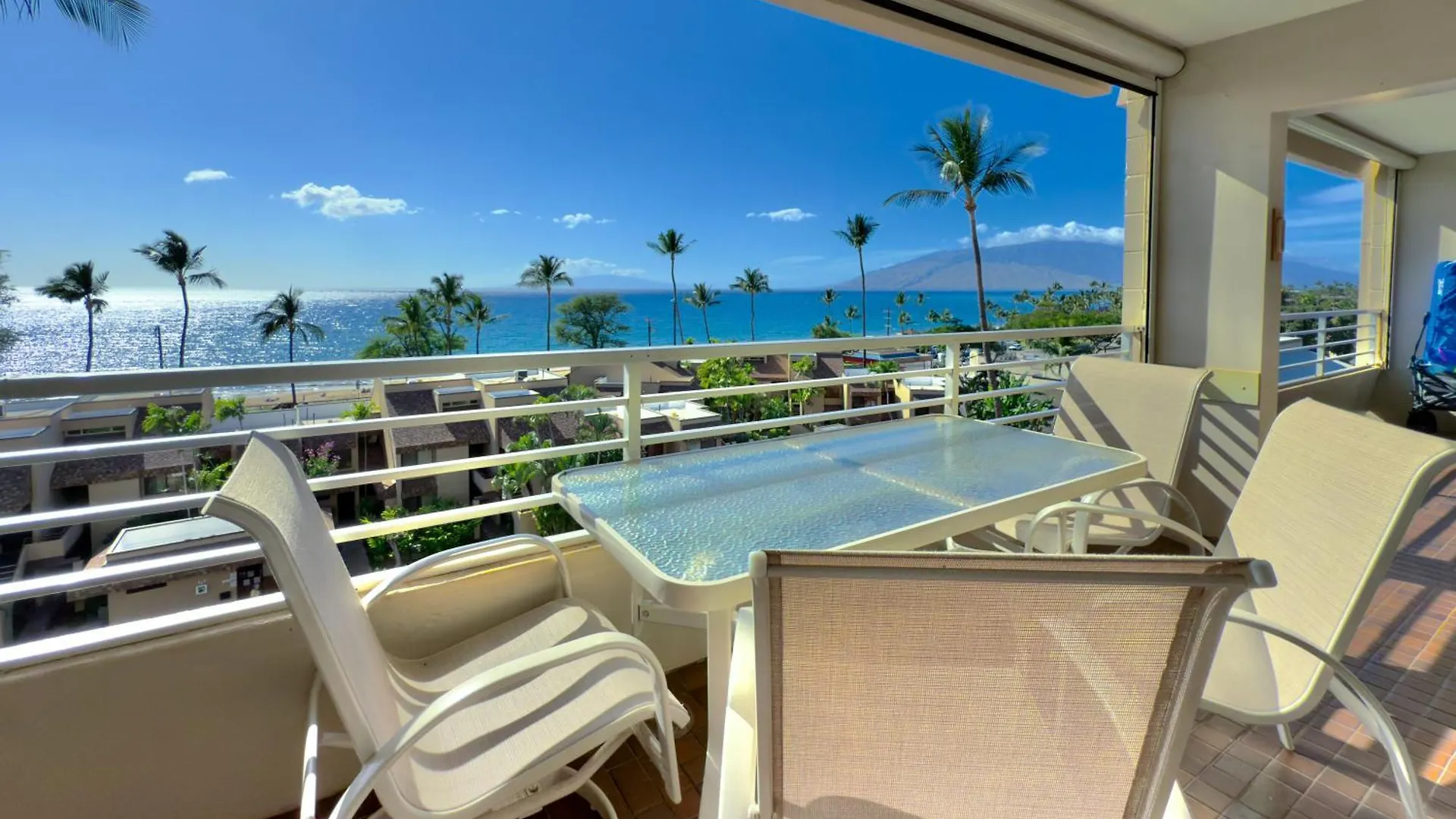 Stunning Ocean View 2 Bedroom Steps From Beach Kihei Holiday home