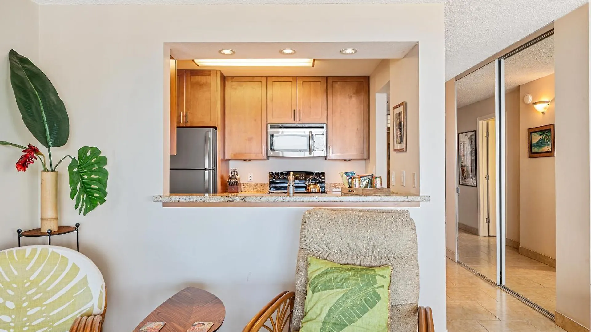 Stunning Ocean View 2 Bedroom Steps From Beach Kihei Holiday home